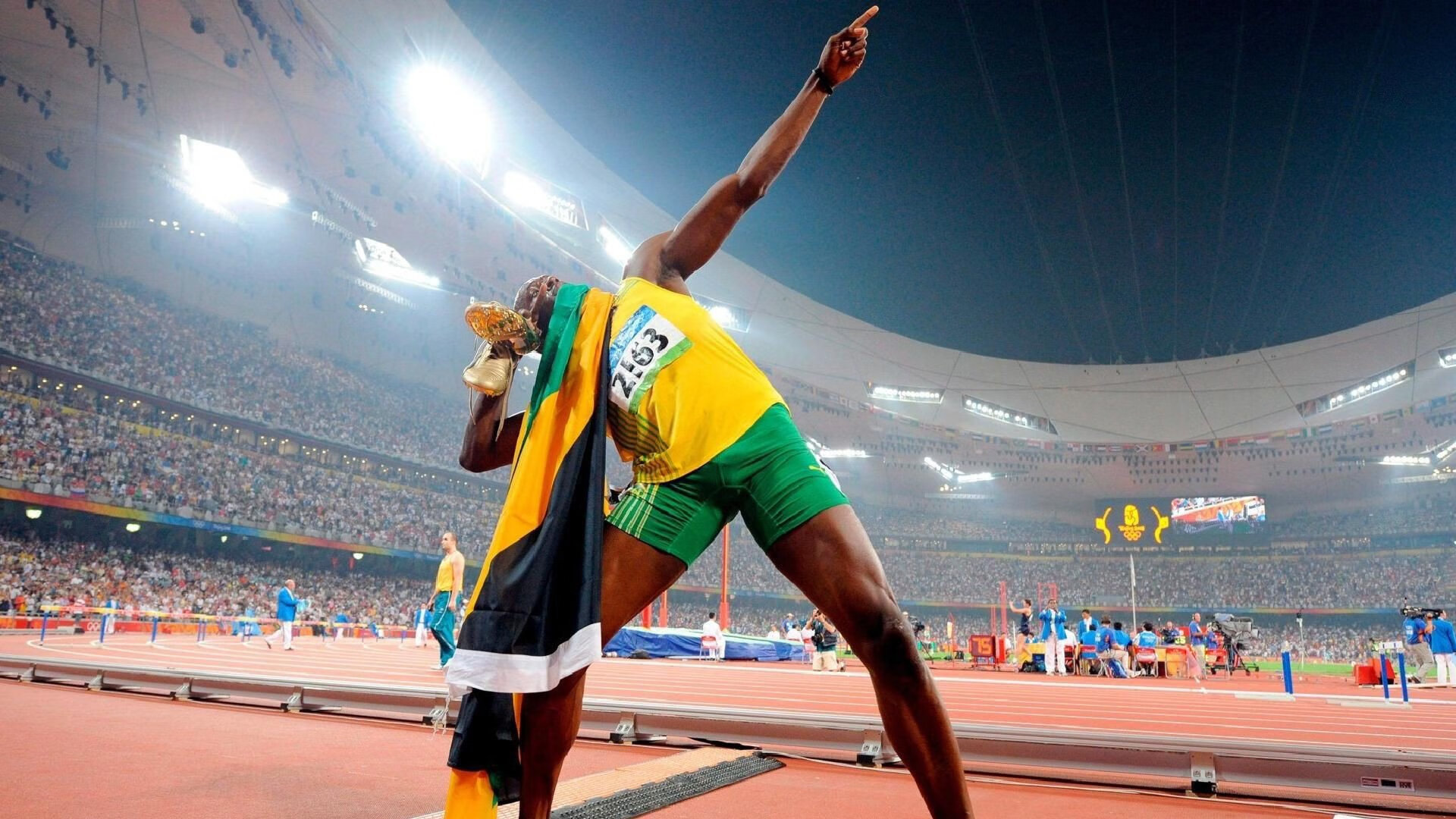 爱游戏娱乐-_未来运动时尚大片：科技与潮流的完美融合_，未来科技风格时装画